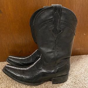Mexican leather pointy toed boots